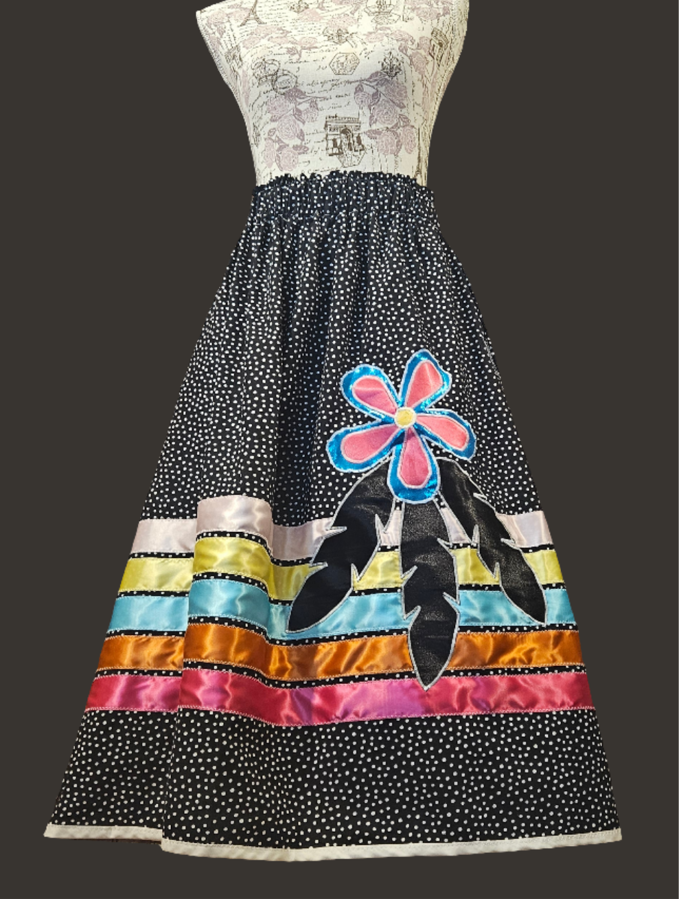 Ribbon skirt with handcut applique