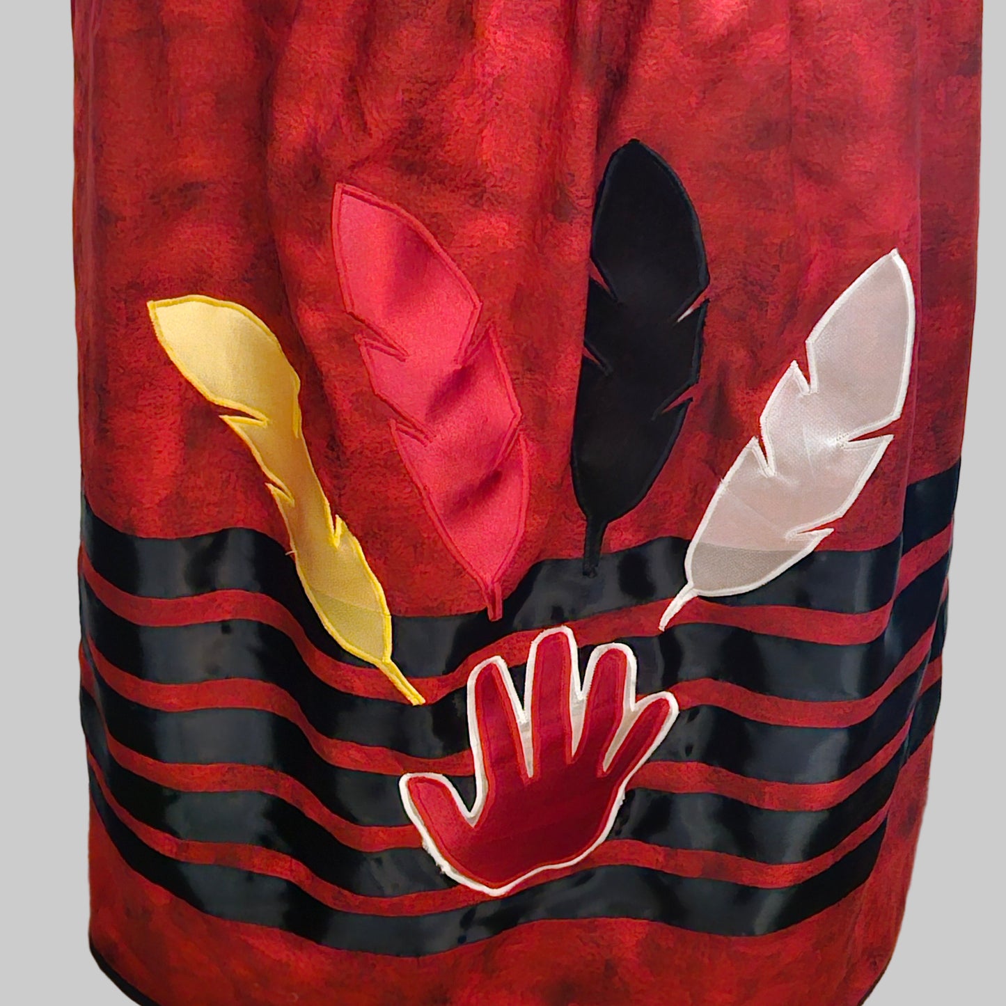 Ribbon skirt with pockets and applique