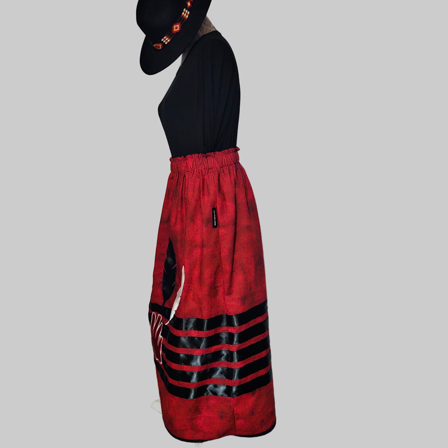 Ribbon skirt with pockets and applique