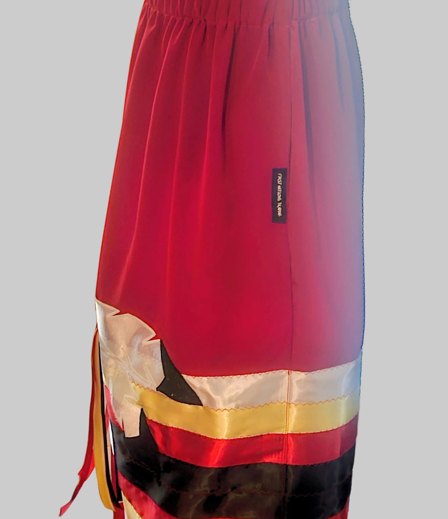Ribbon skirt with pockets and applique