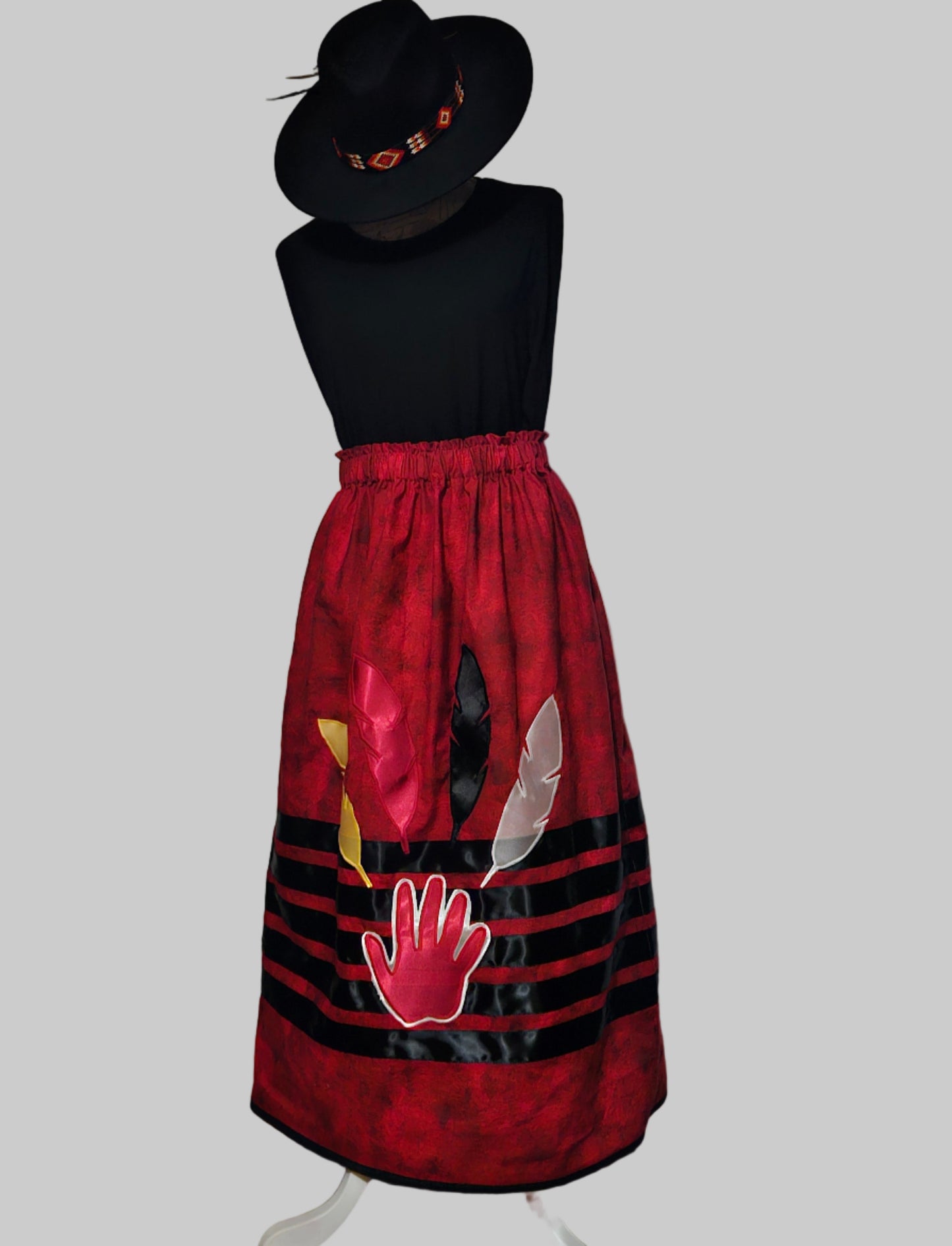 Ribbon skirt with pockets and applique
