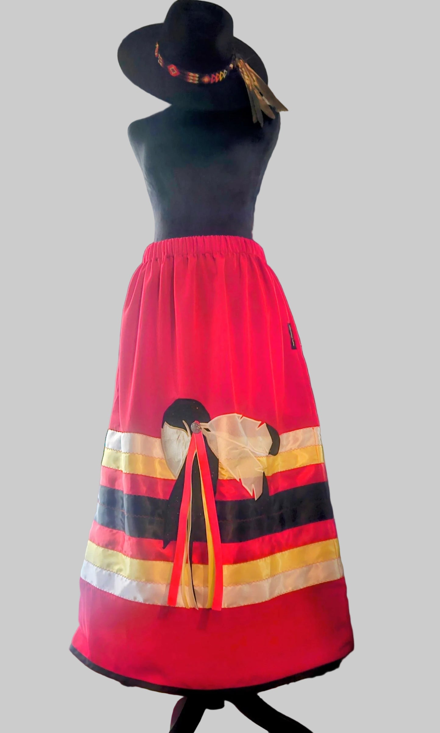Ribbon skirt with pockets and applique