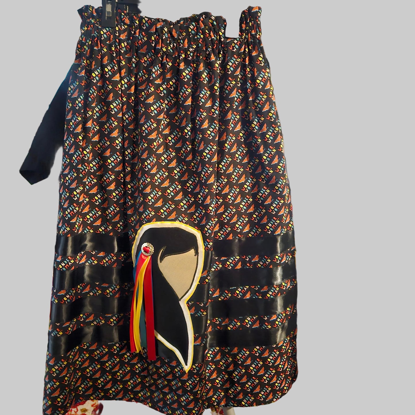 Ribbon skirt with pockets and applique